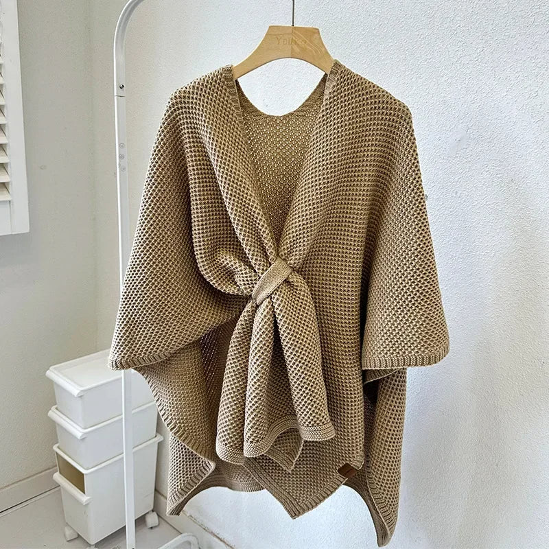Gebreide Cape Met Strik Aan De Voorkant – Stijlvolle Poncho
