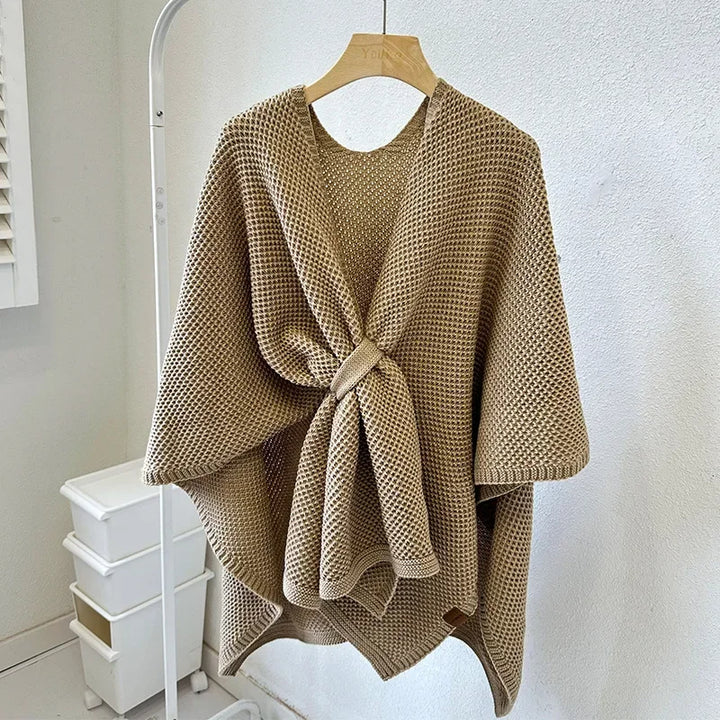 Gebreide Cape Met Strik Aan De Voorkant – Stijlvolle Poncho