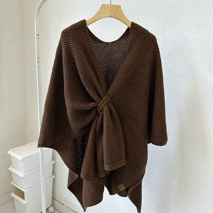 Gebreide Cape Met Strik Aan De Voorkant – Stijlvolle Poncho