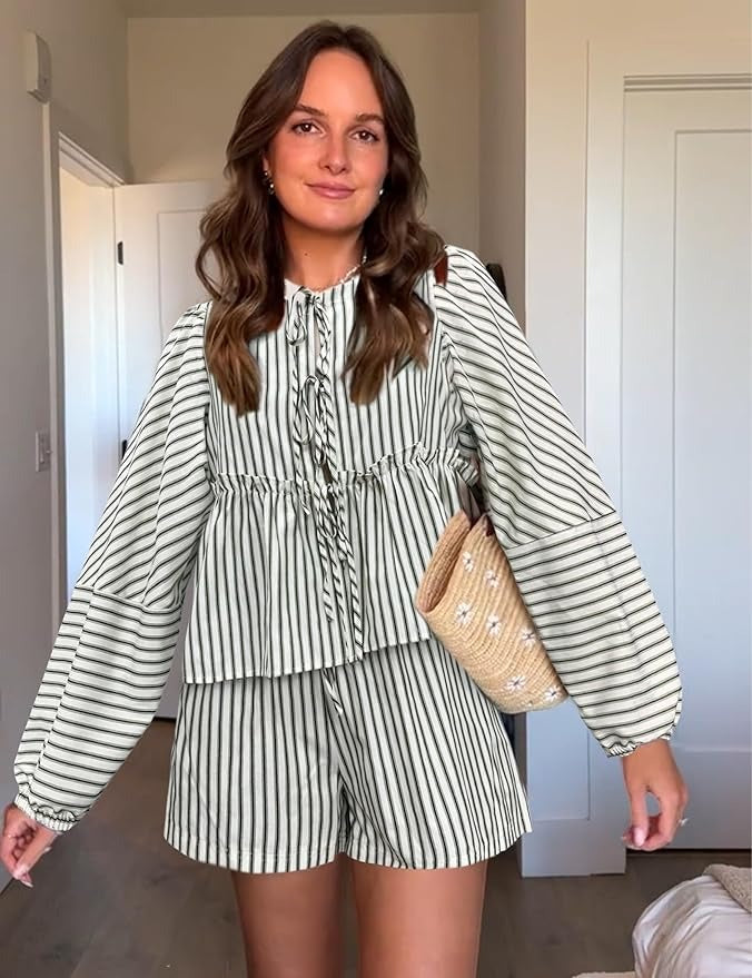 Striped Breeze Zomerset Voor Dames Met Gestreepte Top En Korte Broek - Tweedelige Set Met Lange Mouwen